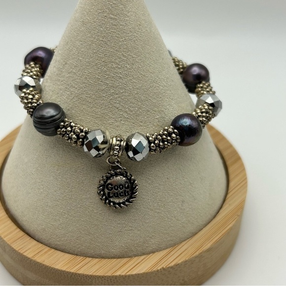 Gray Circled Baroque Pearl Stretch Bracelet with Silver Tone Sun Good Luck Charm - Picture 2 of 10